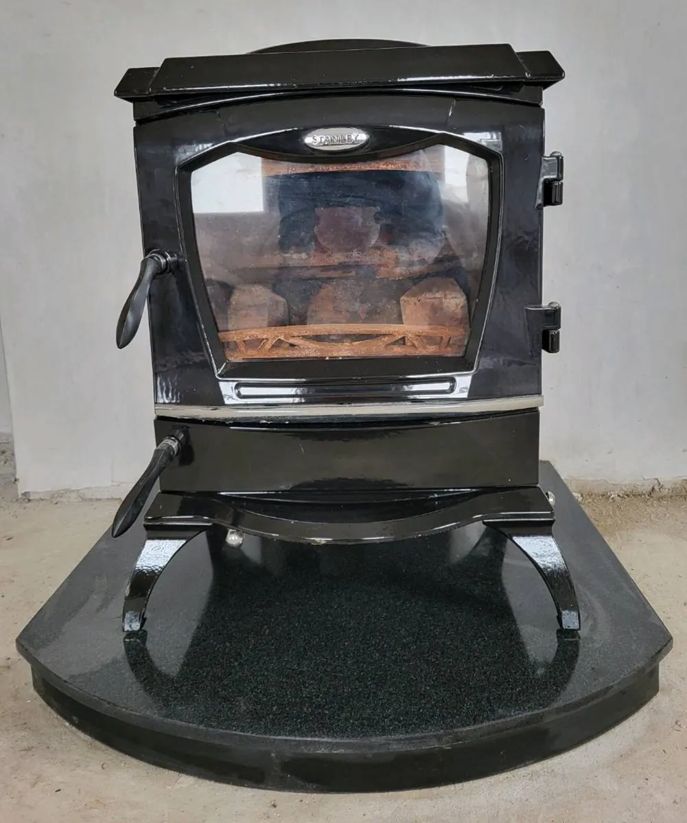 Stanley Reginald Enamel Boiler Stove - Image 1