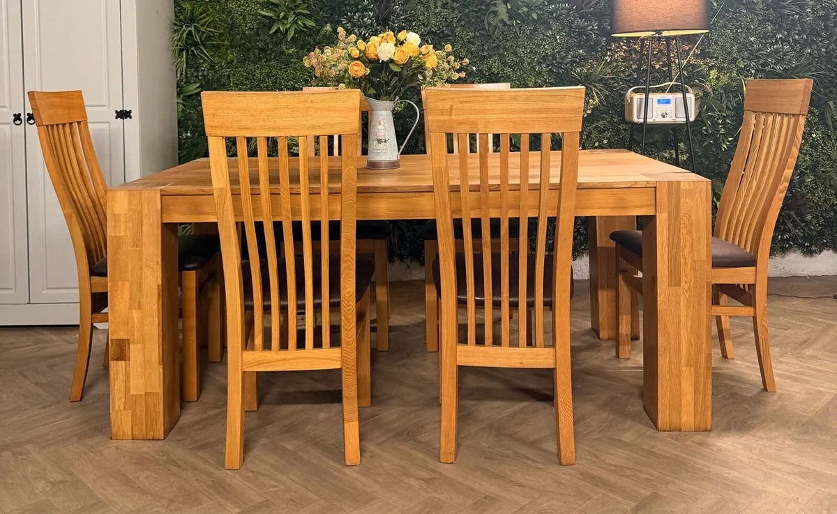 Oak kitchen table & 6 chairs - Image 3