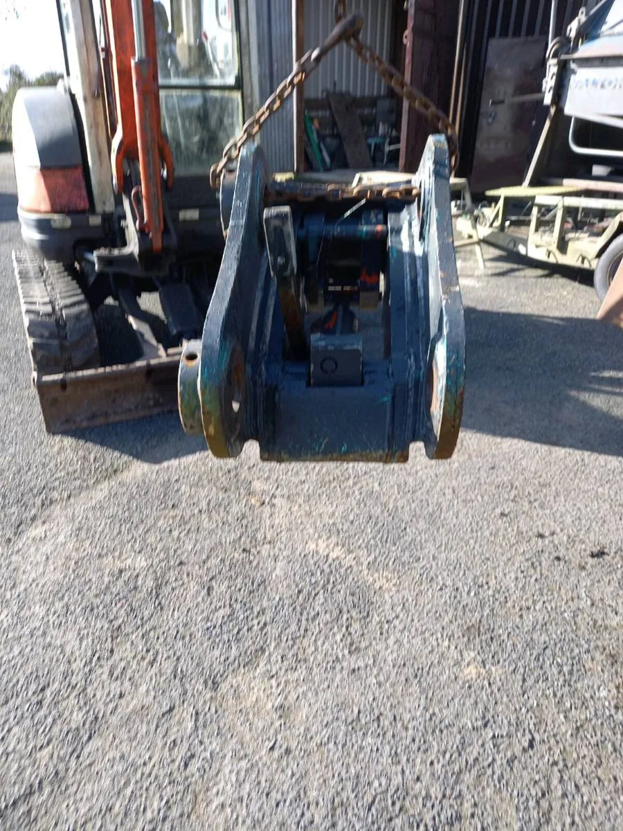 Double locking quick hitch - Image 1