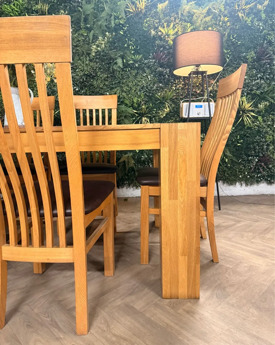 Oak kitchen table & 6 chairs - Image 4