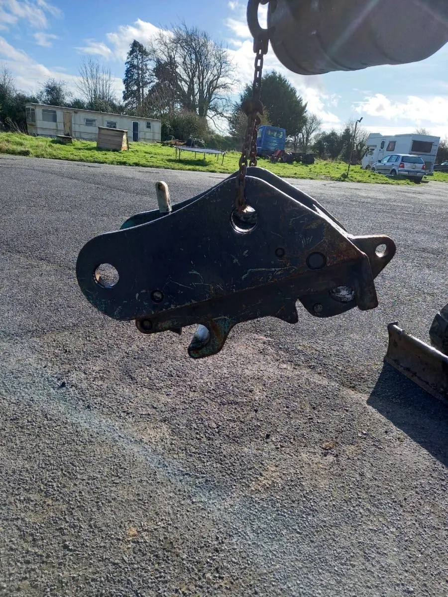 Double locking quick hitch - Image 2