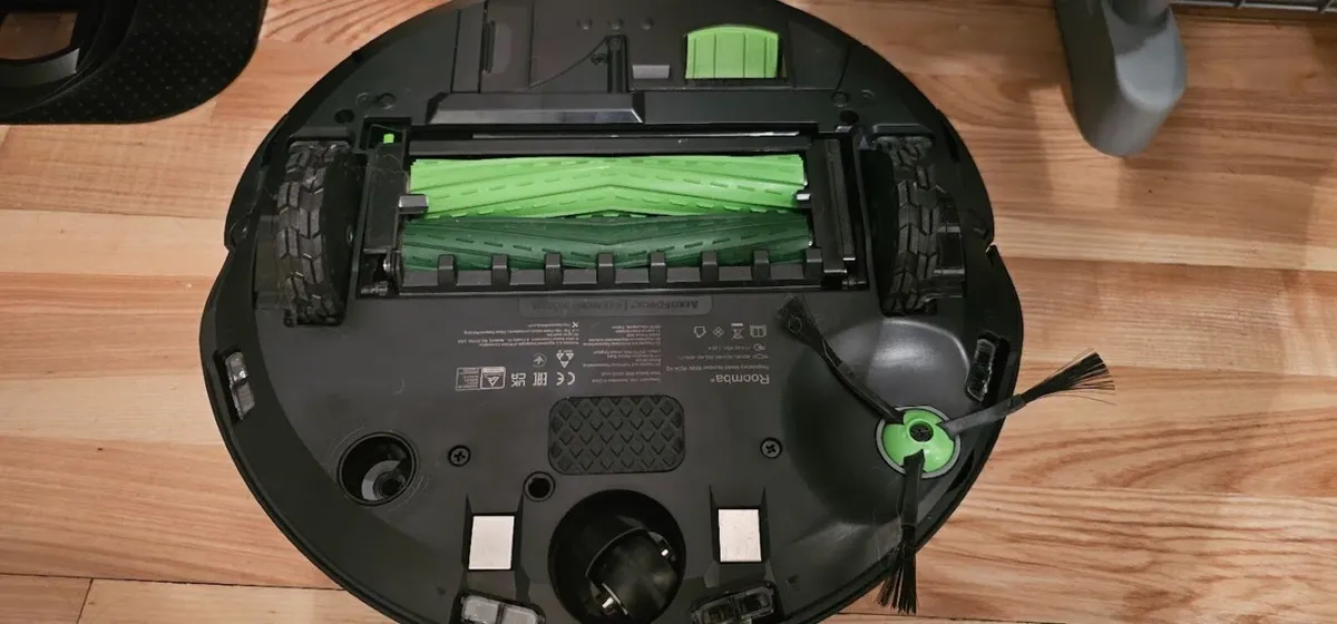 Roomba Combo j9+ Robot Vacuum and Mop - Image 3