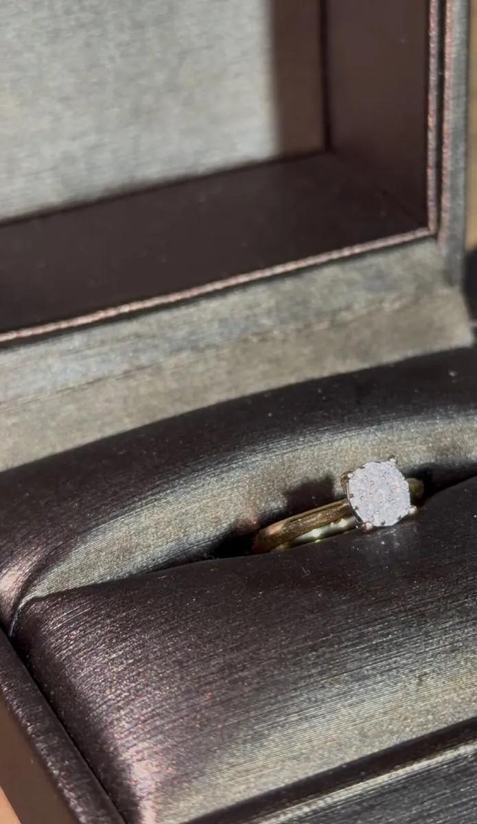 18K Gold Cluster Diamond Ring - Image 2