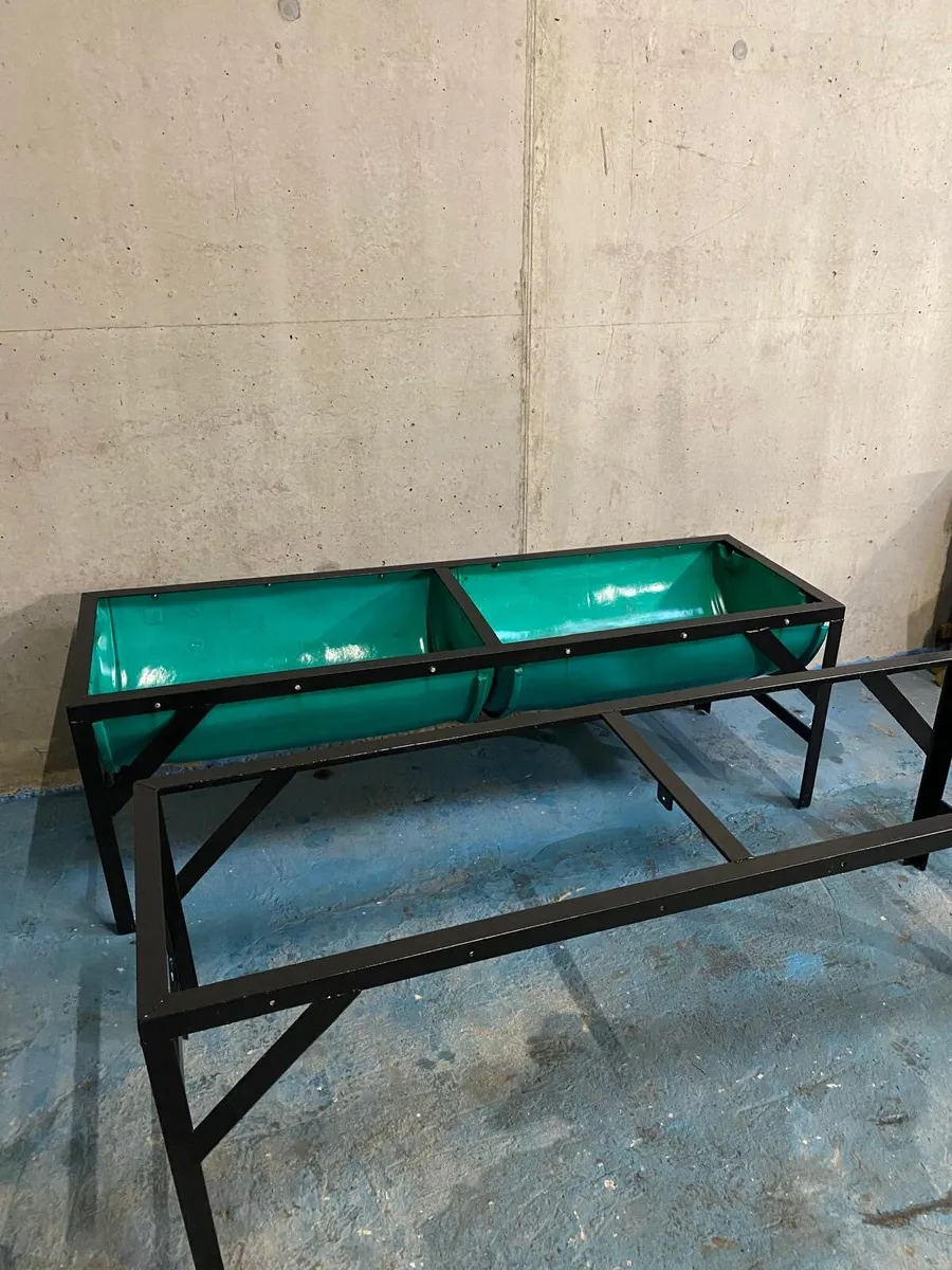Feeding trough - Image 1