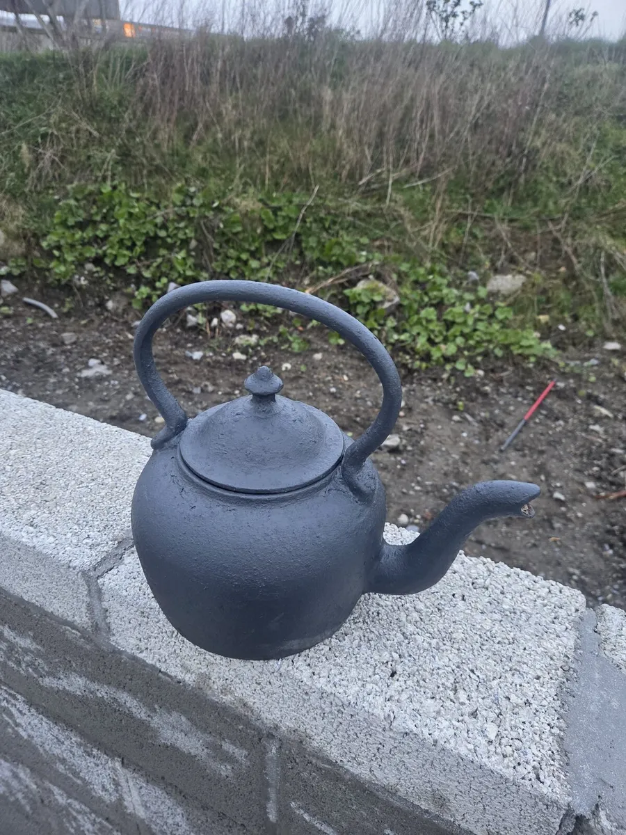 Original old large kettle contact me - Image 1