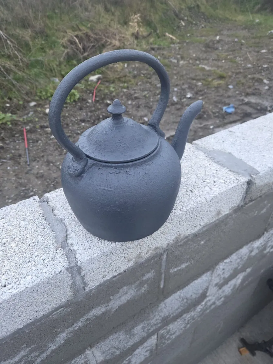 Original old large kettle cast iron - Image 1