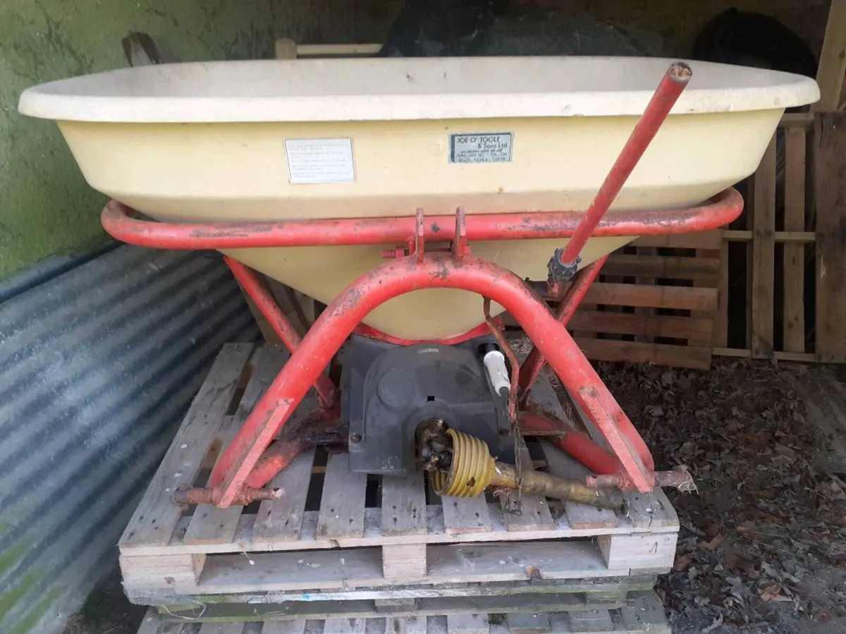 Fertilizer Spreader - Image 2