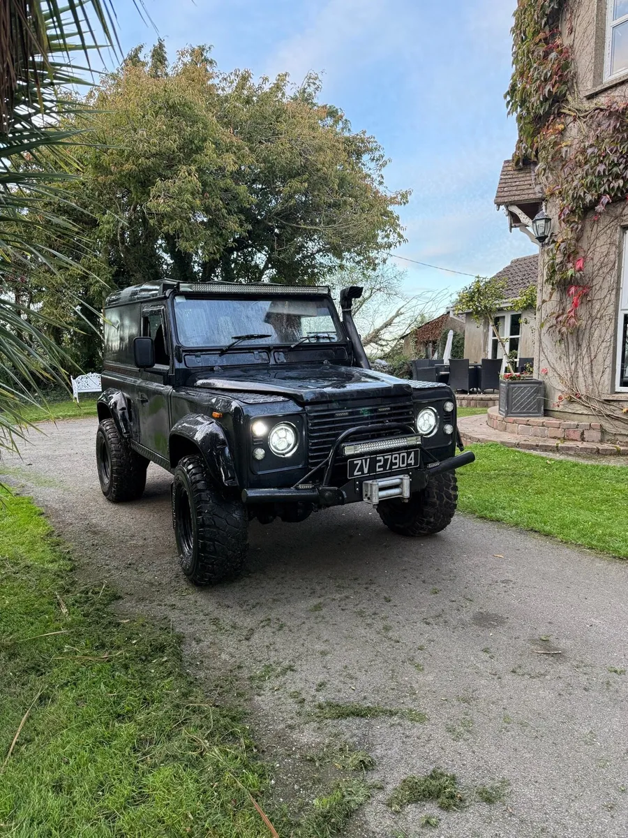 Land Rover Defender - Image 2
