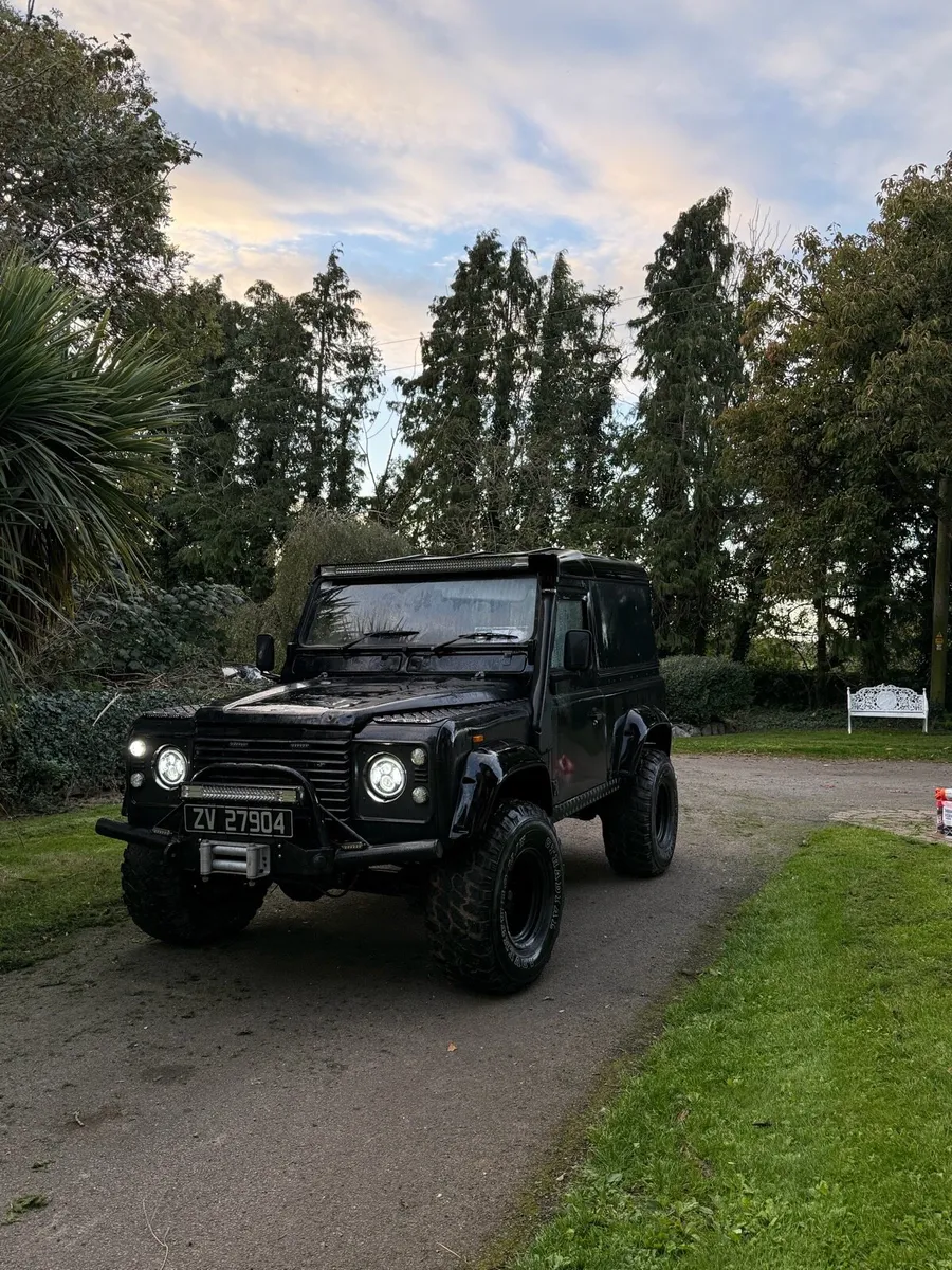 Land Rover Defender - Image 3