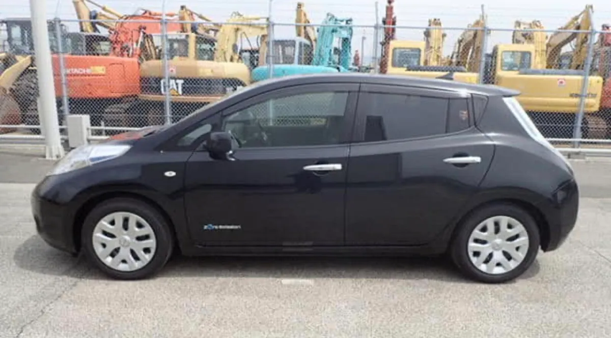 Nissan leaf.