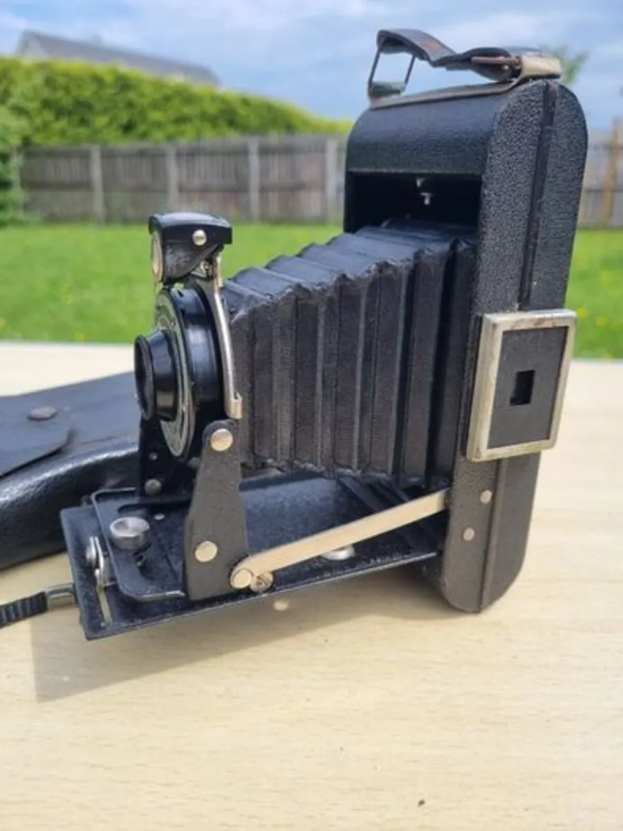 Kodak Brownie six - 20 folding camera - Image 2