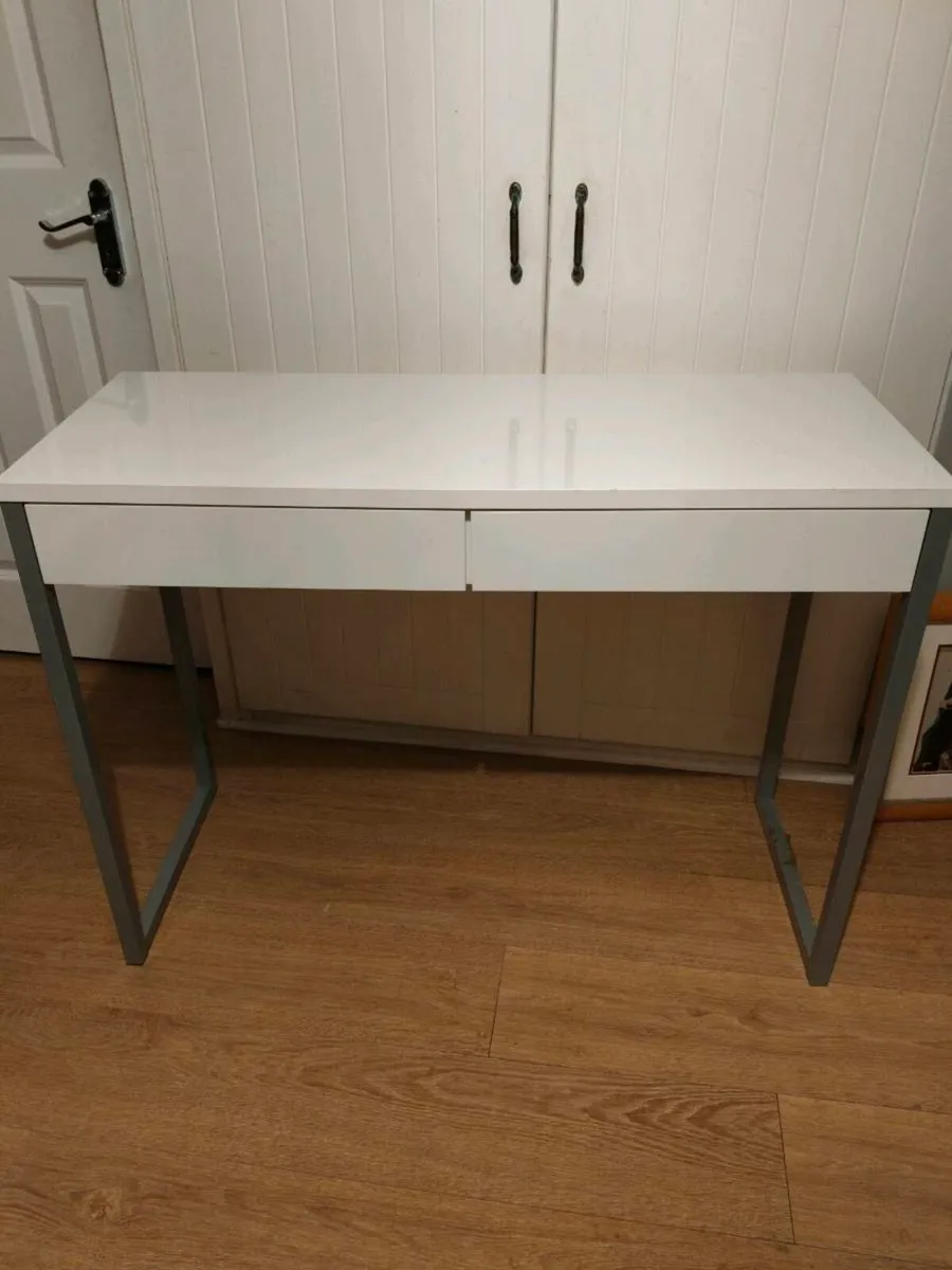 Desk Table, white high-gloss finish. Great conditi - Image 1