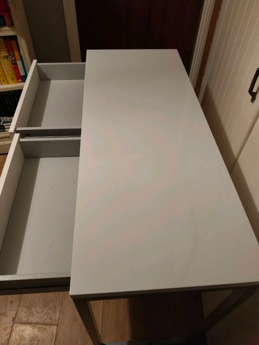 Desk Table, white high-gloss finish. Great conditi - Image 3