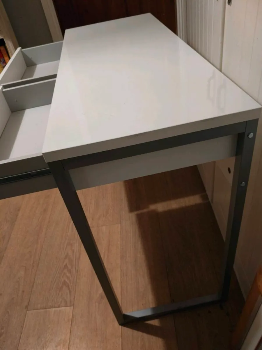 Desk Table, white high-gloss finish. Great conditi - Image 4