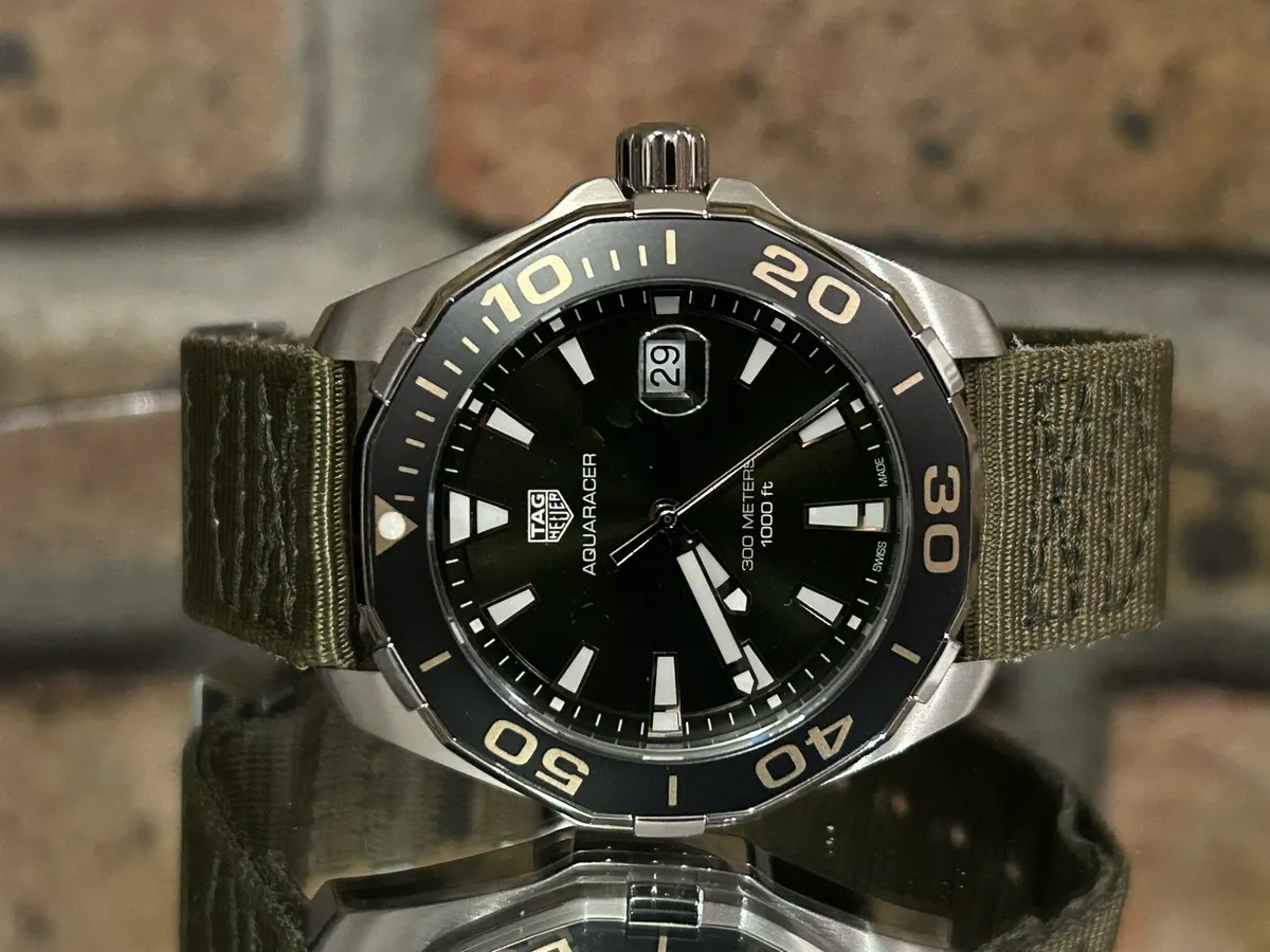 TAG Heuer Aquaracer - Mens Wristwatch - Image 1