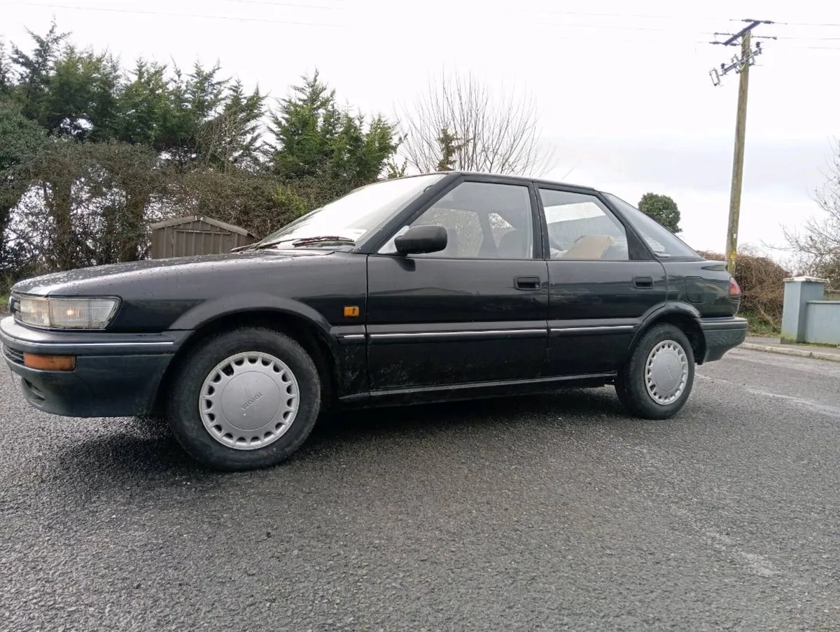 Toyota corolla liftback - Image 2