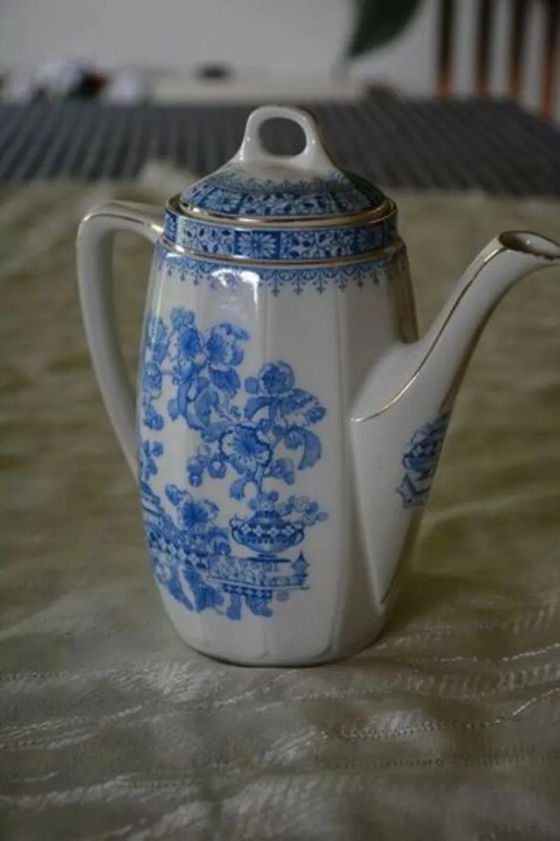 KPM Germany - Royal Porcelain Factory, tea pot - Image 1