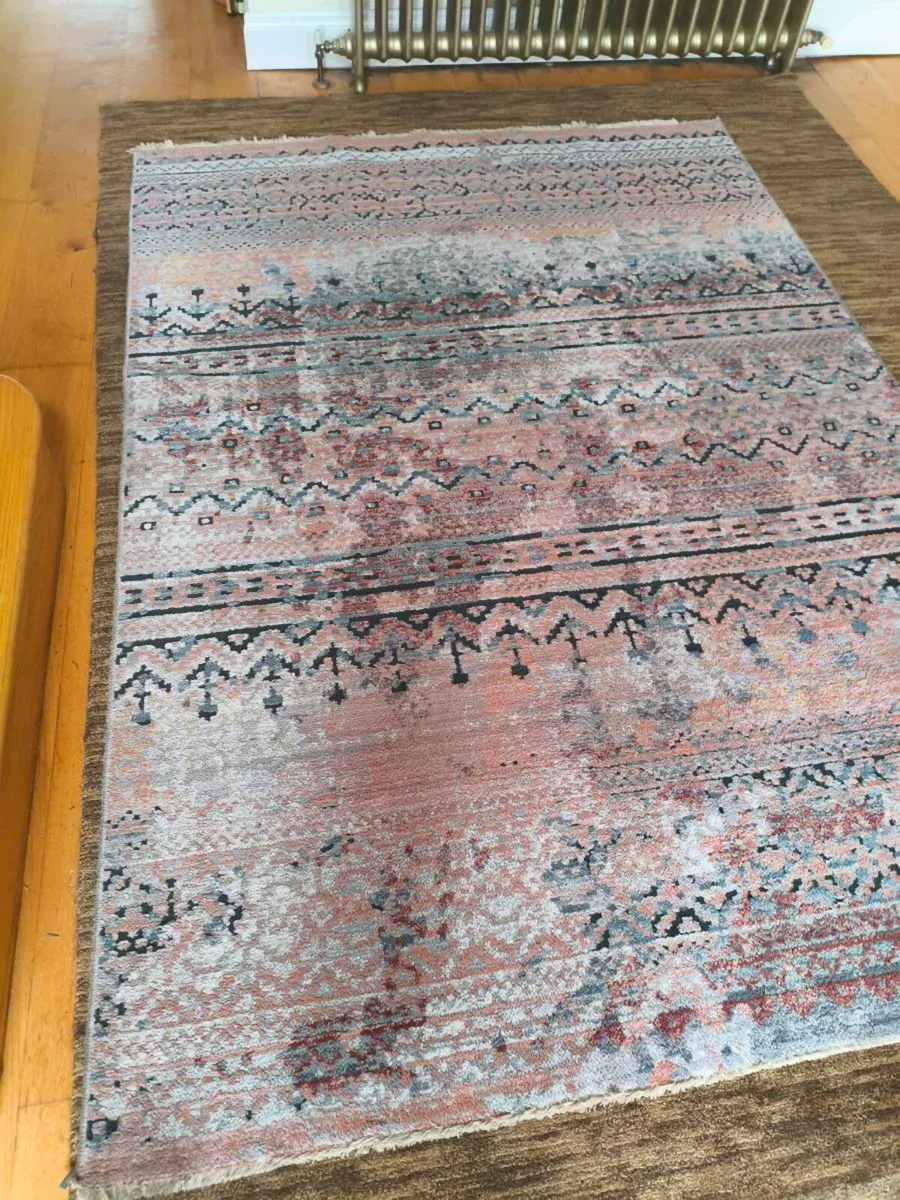 Beautiful large rug like new ,size  240/160. - Image 3