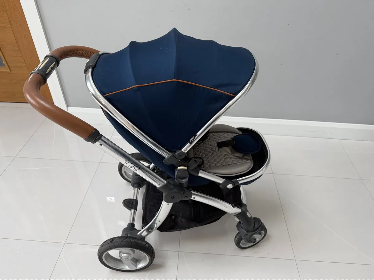Egg carrycot and stroller - Image 4