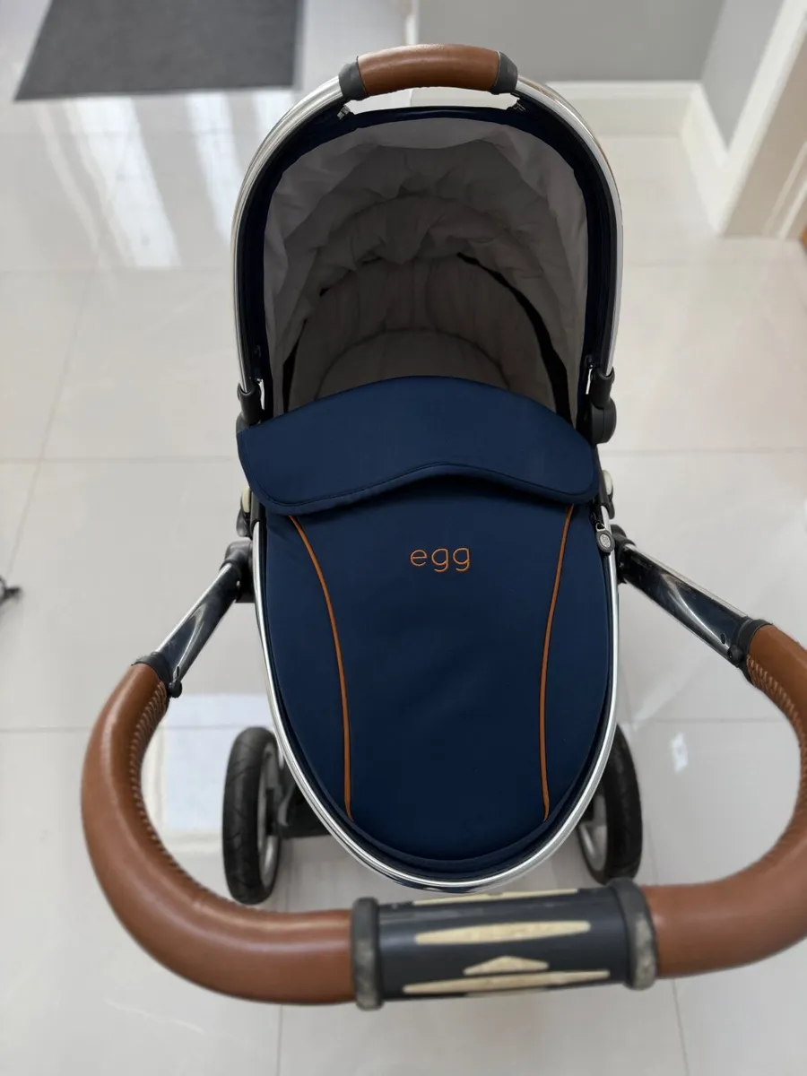 Egg carrycot and stroller - Image 2