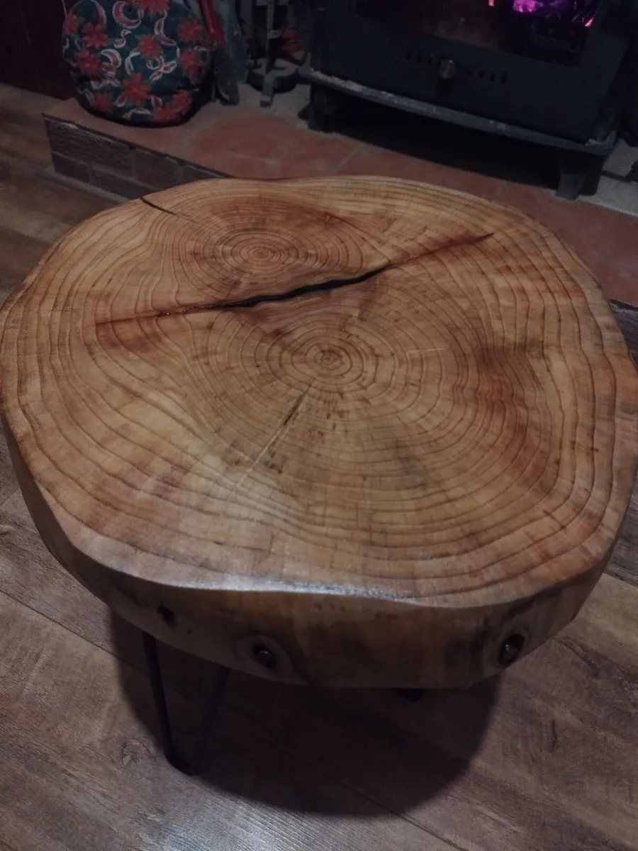 Live edge round coffee table - Image 2