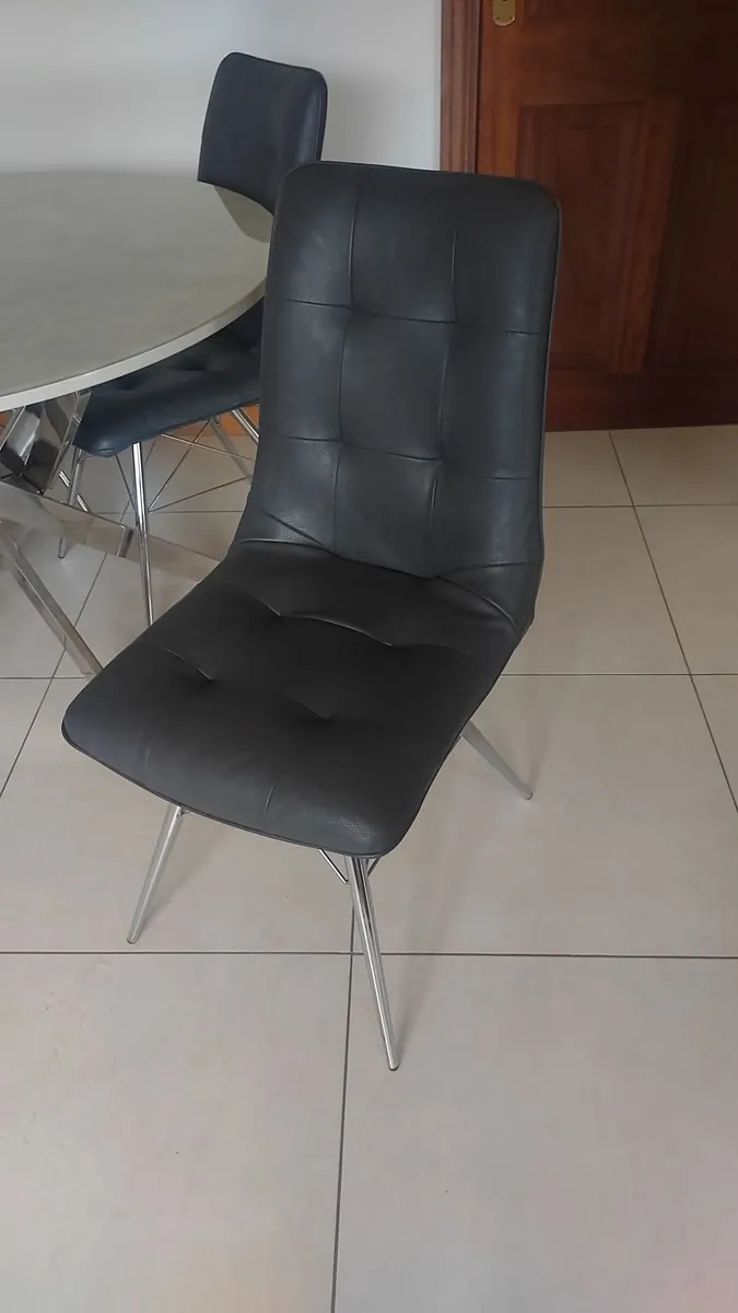 Dining Table + 4 chairs - Image 4