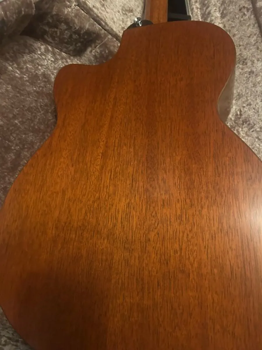 Lowden S7CP with Original pickup & Case. Immaculate Condition. - Image 3