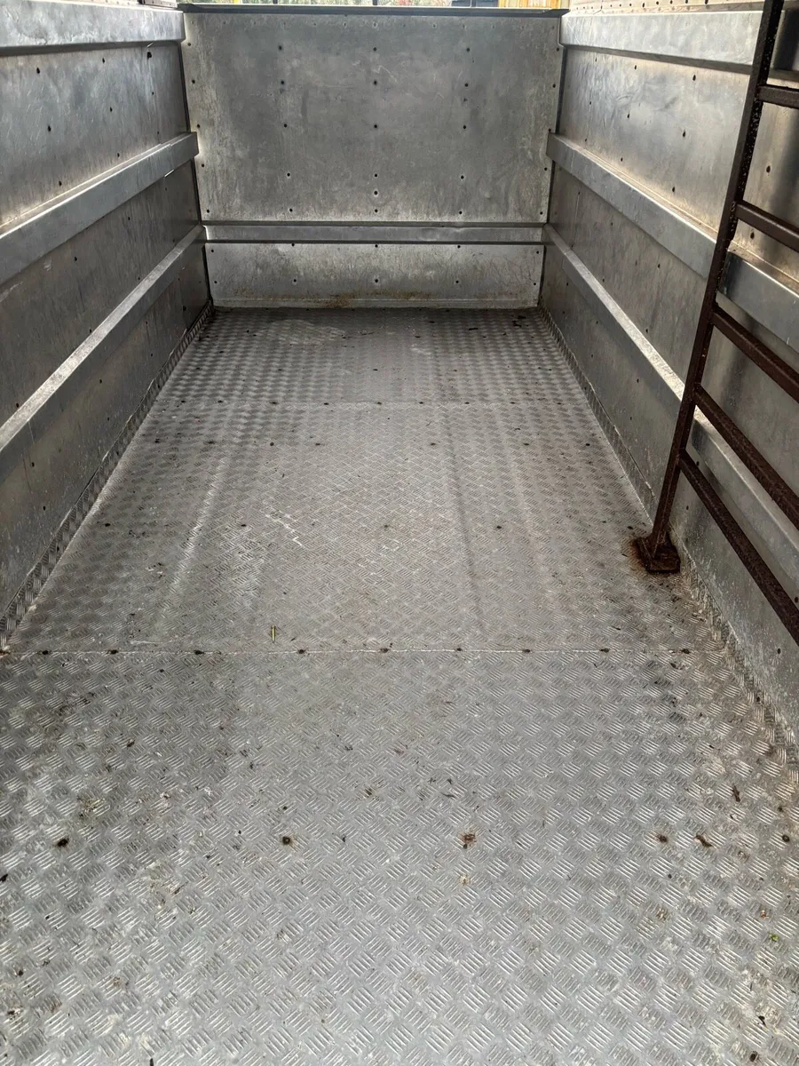 Aerlite cattle trailer - Image 3