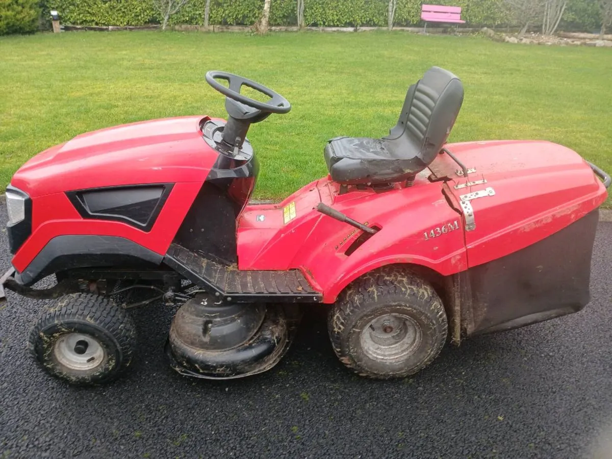 Tractor lawnmower - Image 1