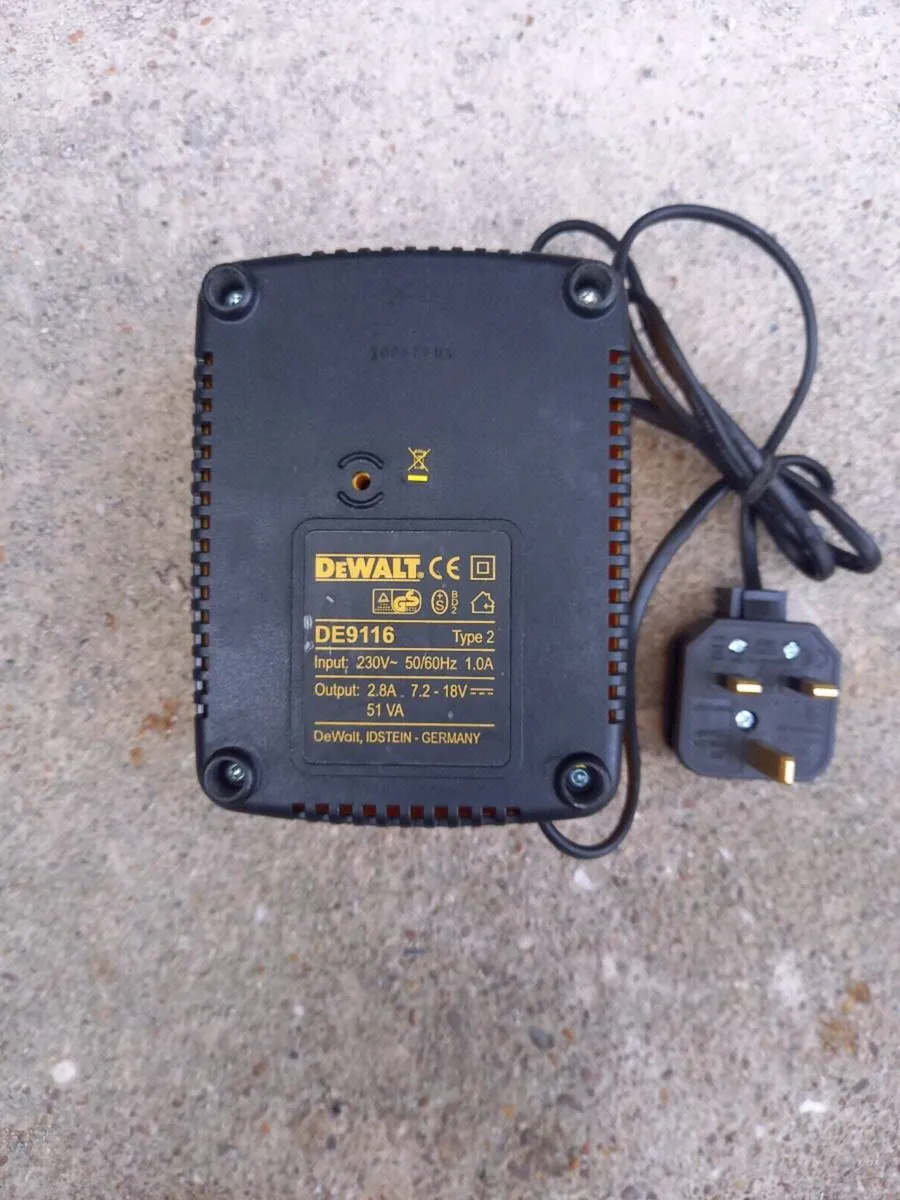DeWalt 18v Battery Charger - Image 3