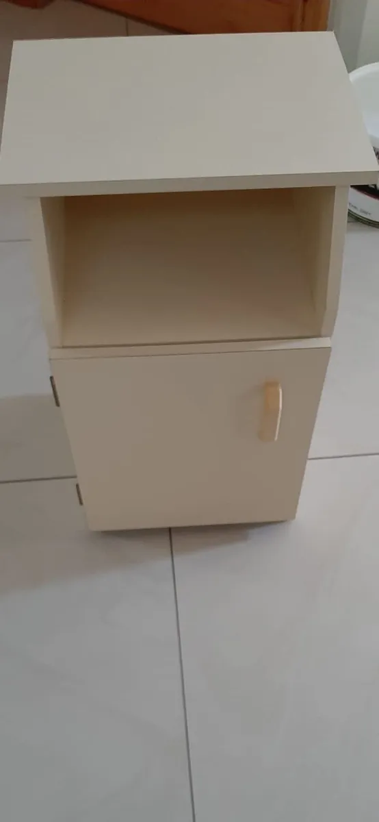 2 Wardrobes and 2 bedside presses - Image 2