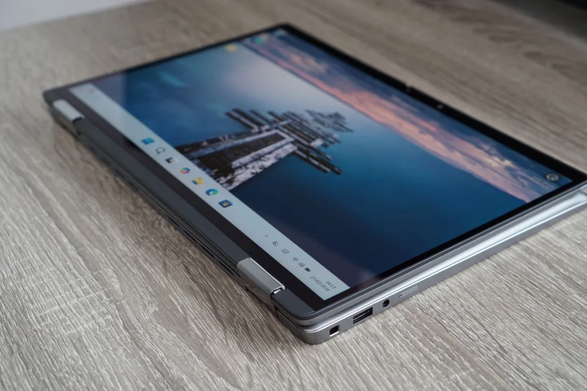 Dell Latitude 7350 2in1 13.3" | Ultra 5 | QHD+ 5G - Image 3