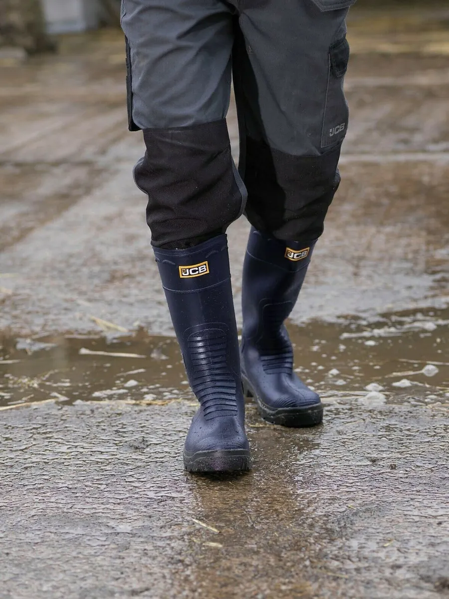JCB safety wellingtons all sizes available - Image 2