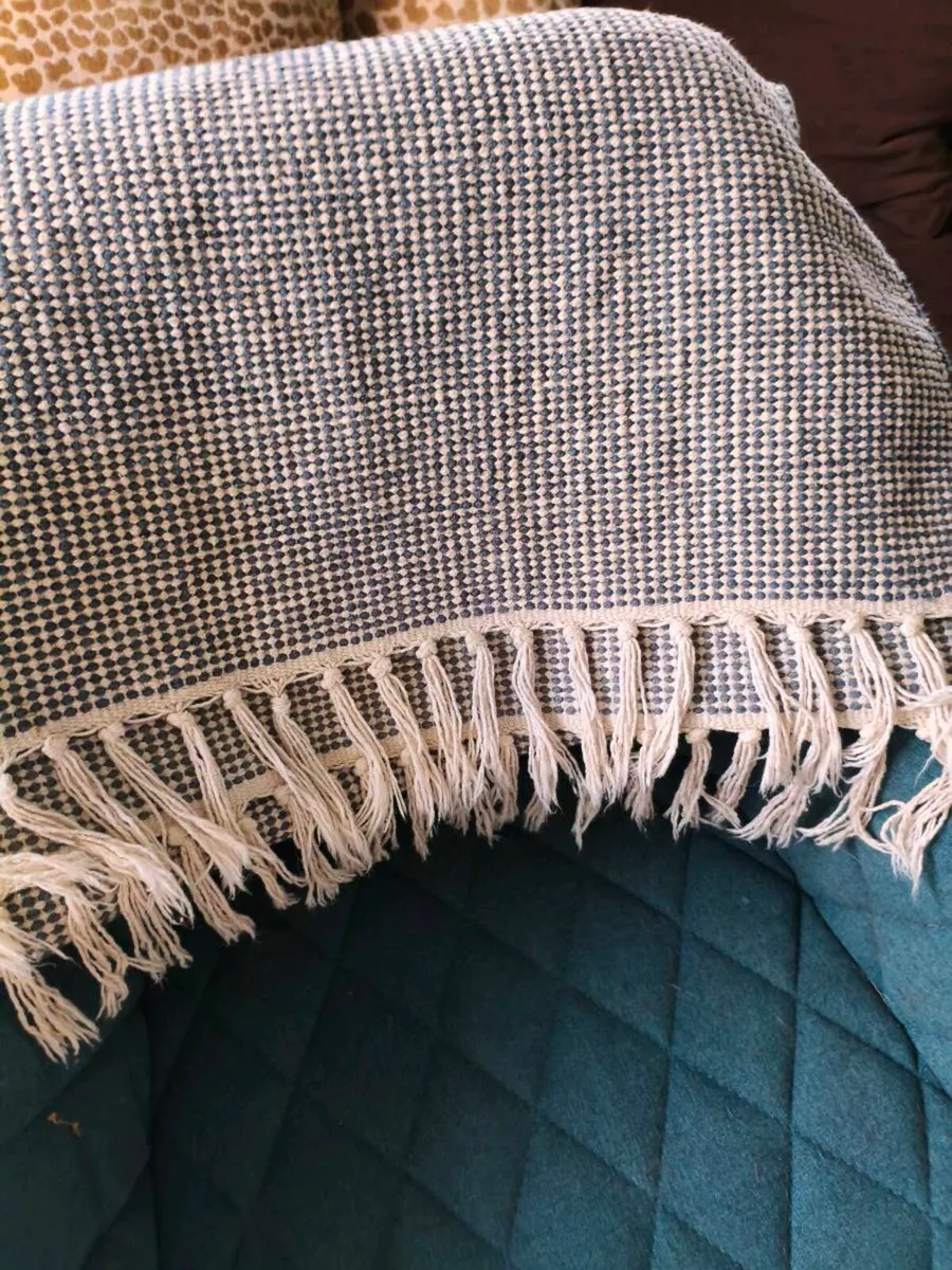 Beautiful  new quality runner - Image 3