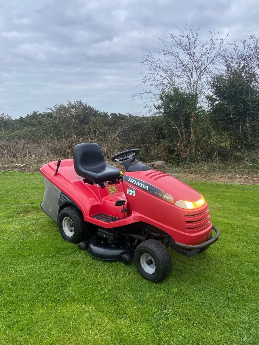 Honda 2417 ride on - Image 1