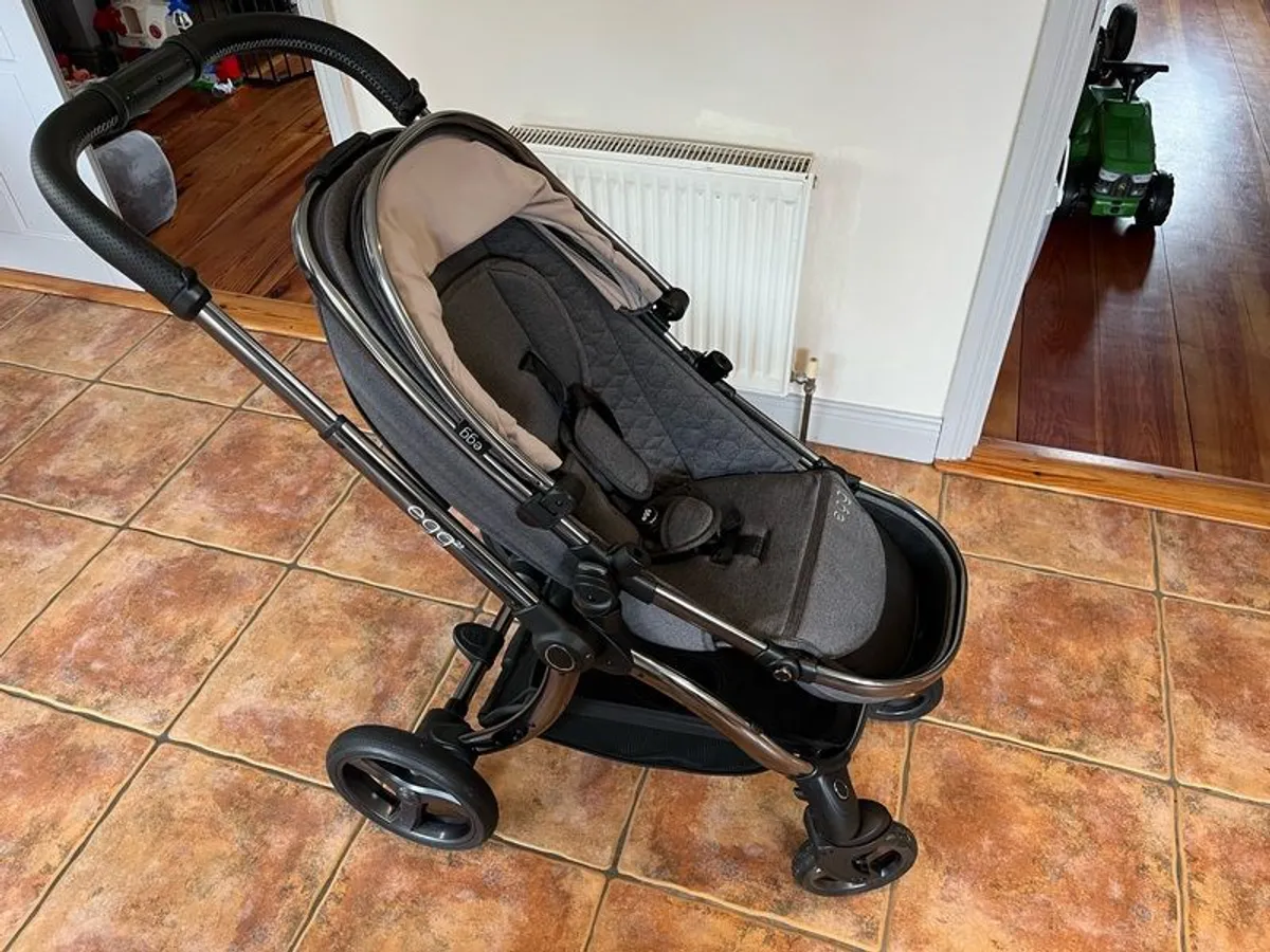Egg 2 Stroller & Carrycot - Image 3