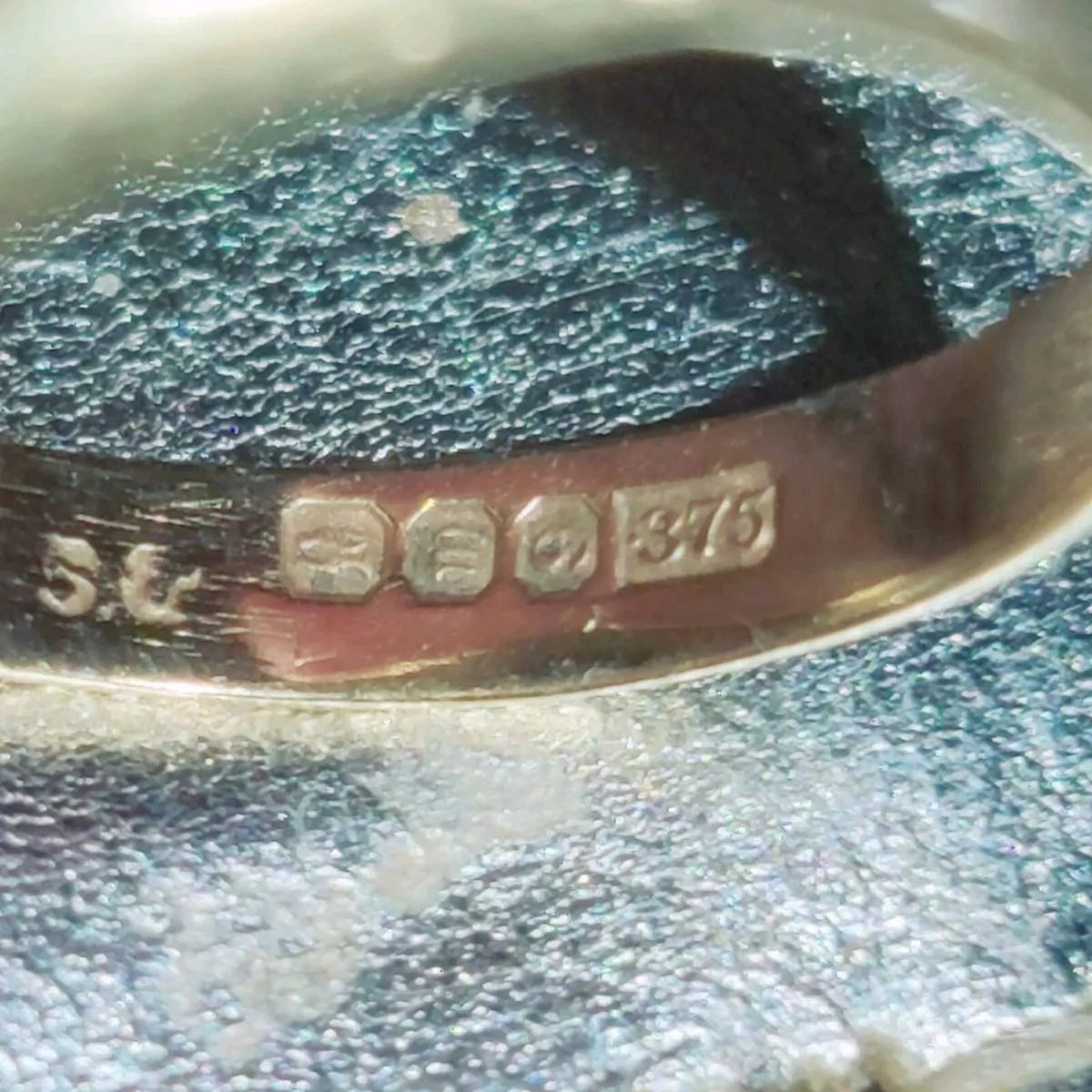 SHINY BLACK ONYX OVAL, 9CT Gold New Signet Ring ! - Image 2