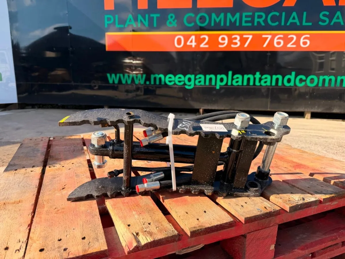 NEW...HYDRAULIC THUMB GRAB ...micro / mini digger - Image 1