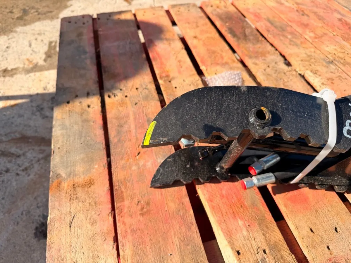 NEW...HYDRAULIC THUMB GRAB ...micro / mini digger - Image 3