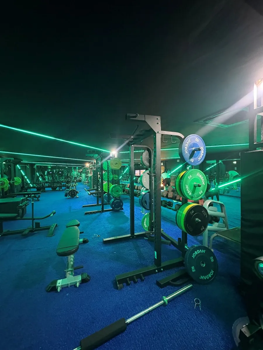 COMMERCIAL HALF RACKS - Image 1