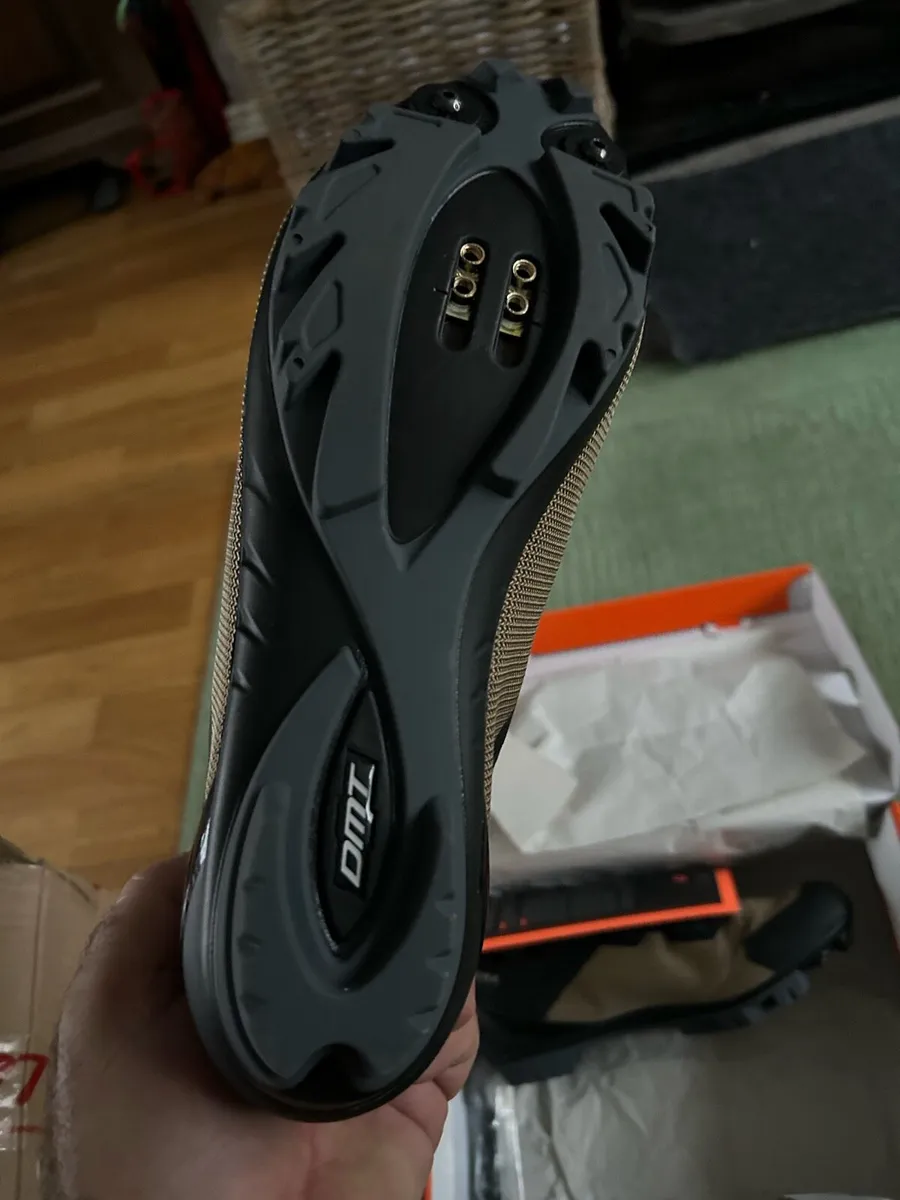 Cycling shoes - Image 3
