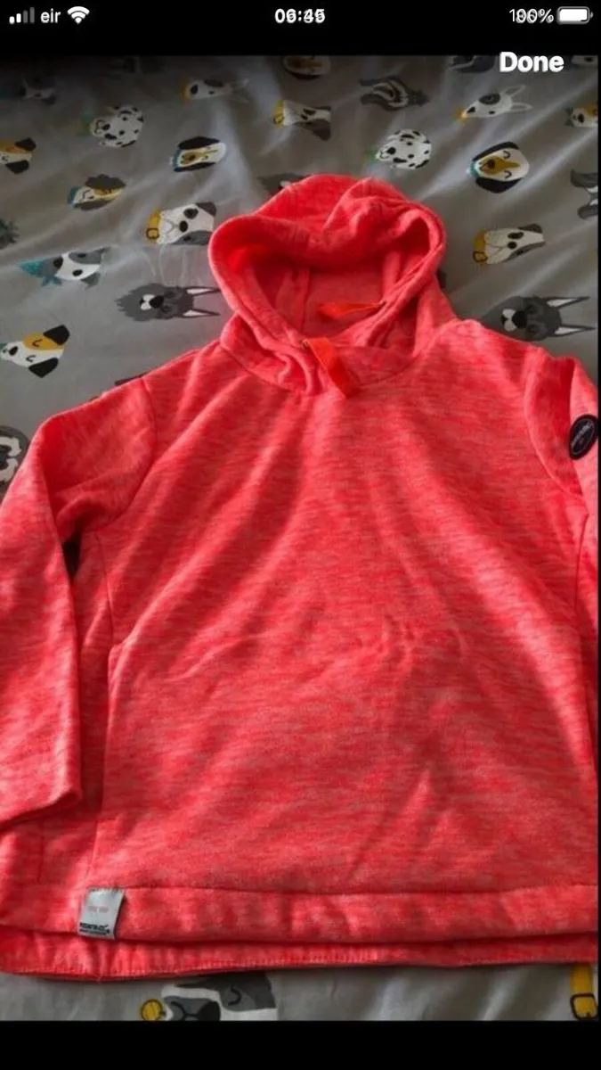 Girls regatta hoodie age 7/8 €5 - Image 1