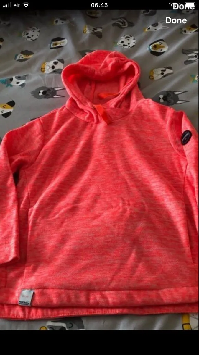 Girls regatta hoodie age 7/8 €5 - Image 2