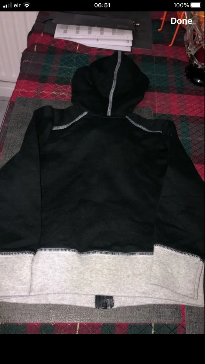 Boys BNWT Benetton hoodie age 4 €8 - Image 3