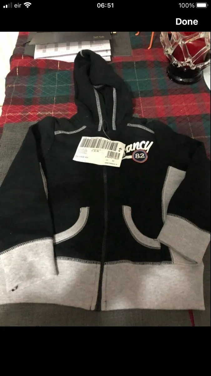 Boys BNWT Benetton hoodie age 4 €8 - Image 1