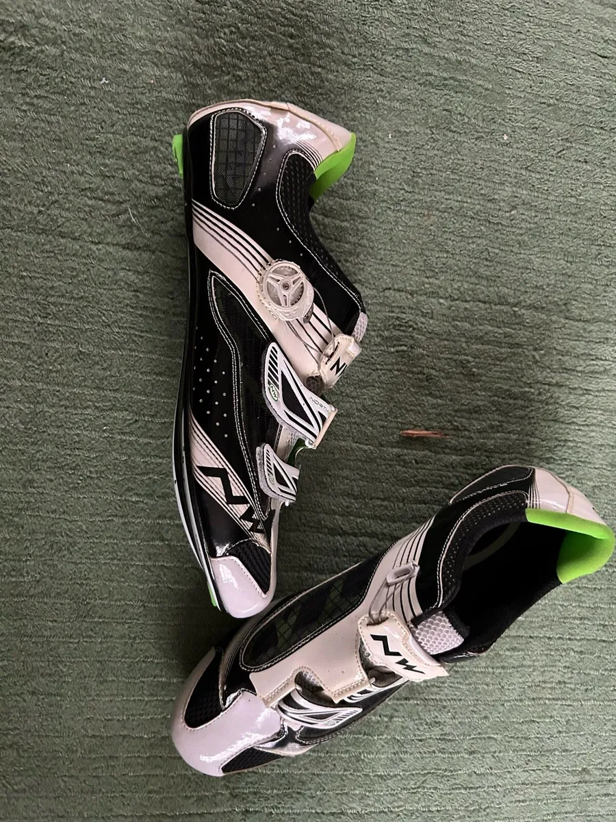Cycling shoes - Image 1