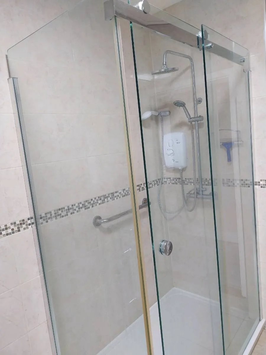 Shower unit - Image 1