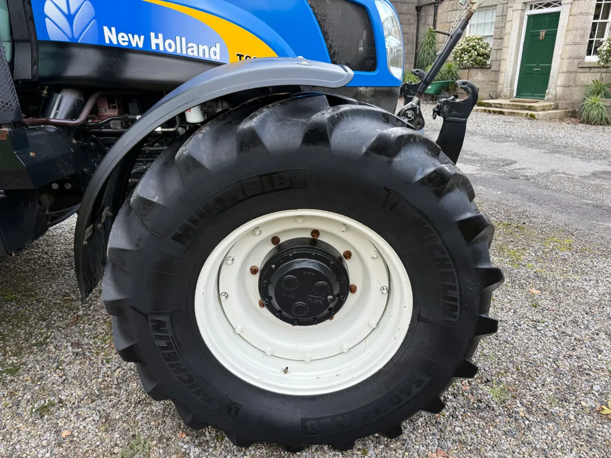 09 New Holland T6080 RC **MINT 5500 HOUR** - Image 4