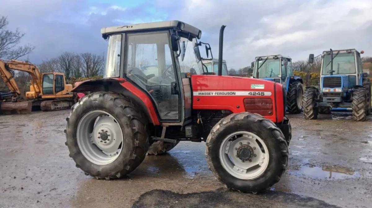 2001 Massey Ferguson 4245 - Image 3