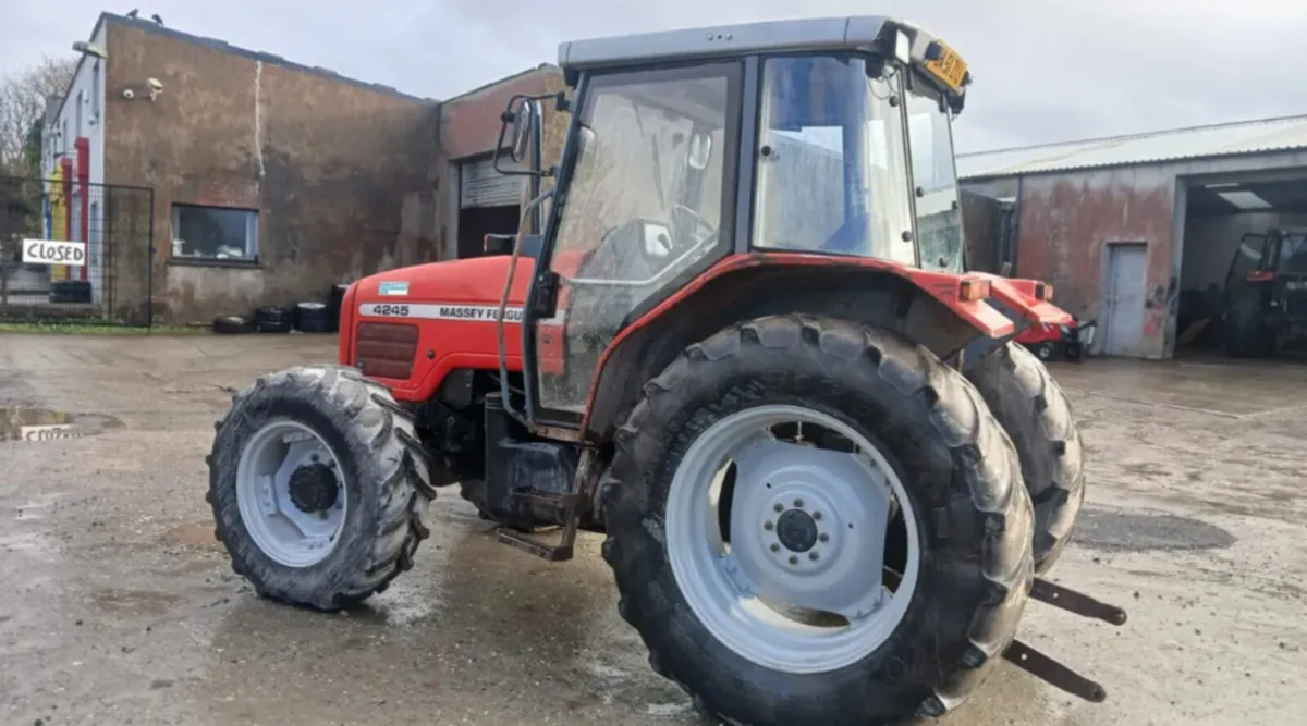 2001 Massey Ferguson 4245 - Image 2